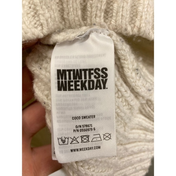 Mtwtfss Weekday Women's Turtle Neck Sweater Size M - Picture 8 of 8